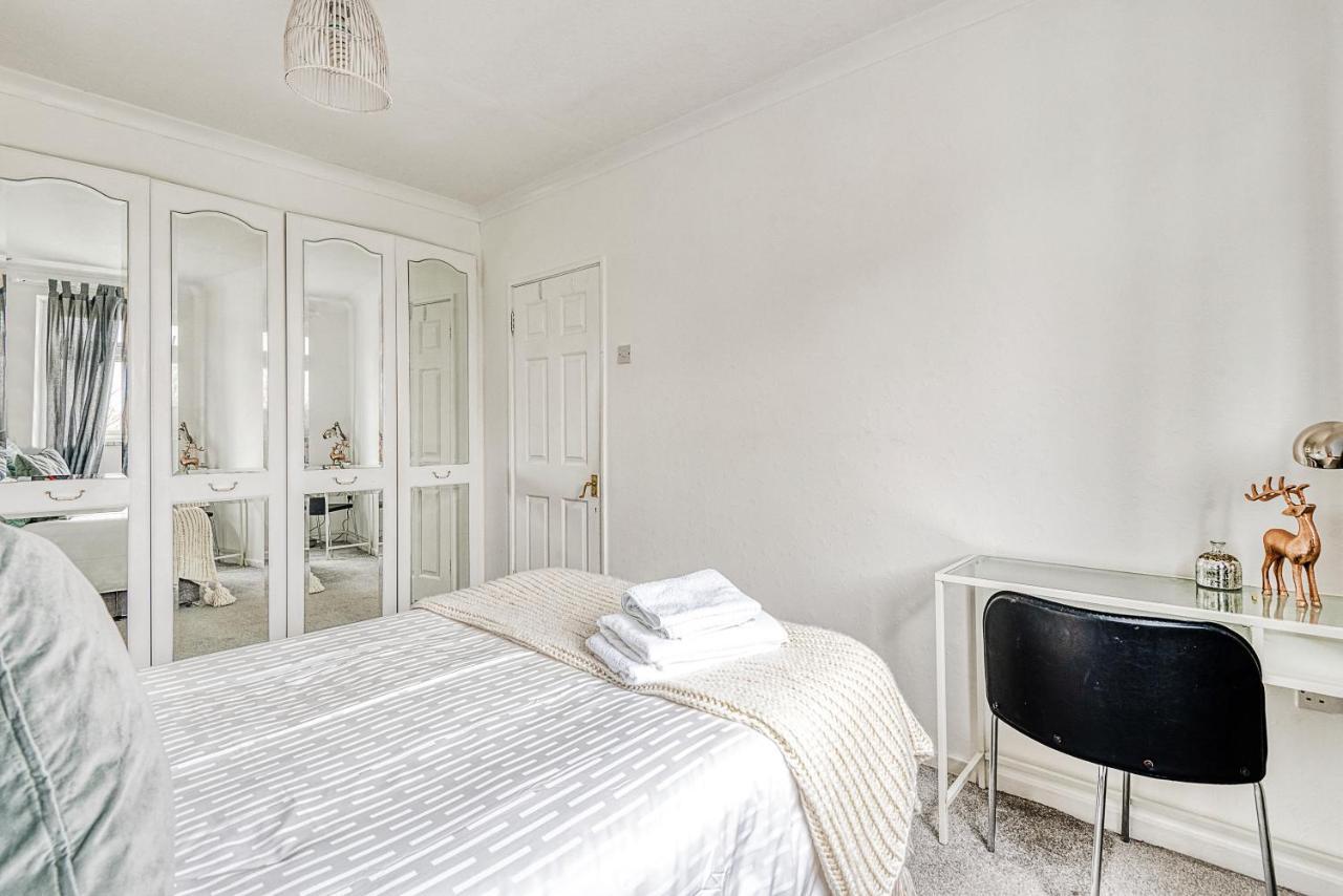 Spacius 3 Bedroom Garden House Apartment